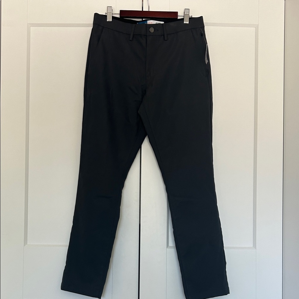 Old Navy Men's Dark gray Dress Pants Built-in Flex Ultimate Tech Slim 29waistx30